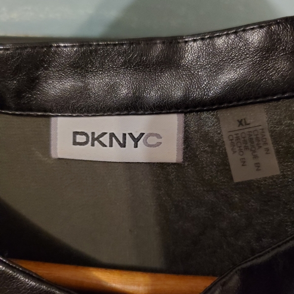 Ladies blouse - Picture 2 of 5